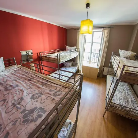 Heynow Rooms, And In Center