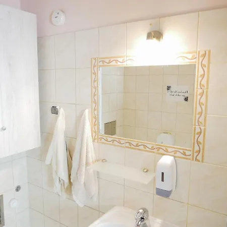 Hostel Heynow Rooms, And In Center Krasków