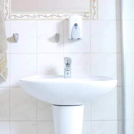 Hostel Heynow Rooms, And In Center