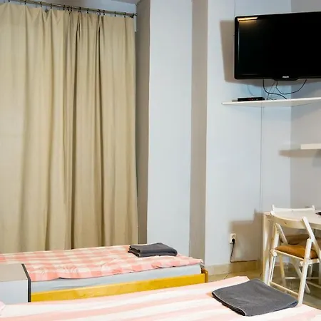 Heynow Rooms, And In Center