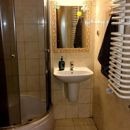 Heynow Rooms, And In Center