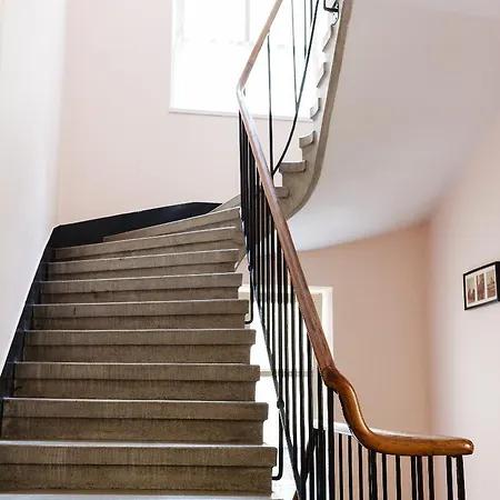 Heynow Rooms, And In Center אכסניה