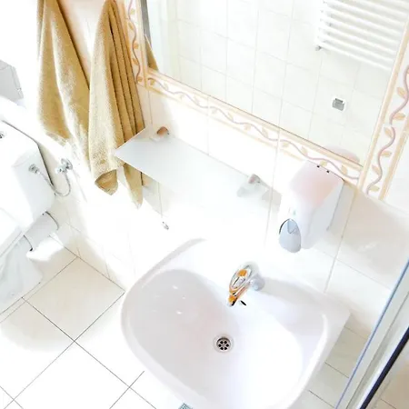 Heynow Rooms, And In Center Vandrarhem *