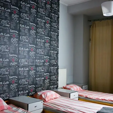 אכסניה Heynow Rooms, And In Center *