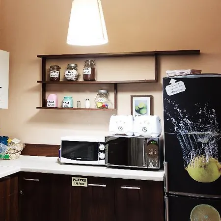 Heynow Rooms, And In Center אכסניה *