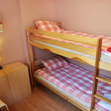 Heynow Rooms, And In Center Albergue