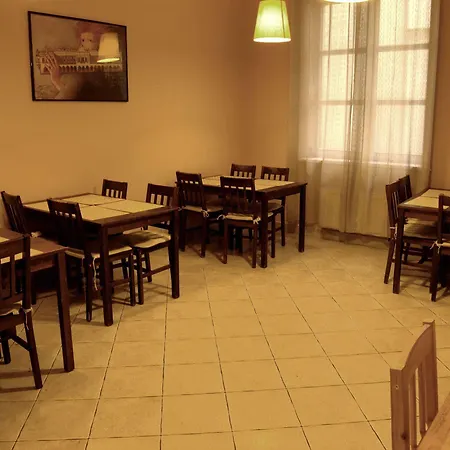 Heynow Rooms, And In Center Albergue