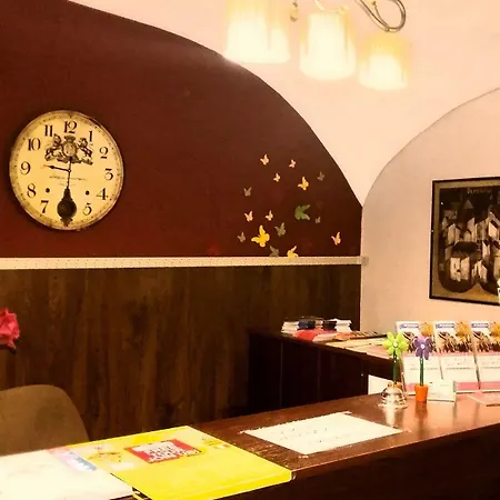 Heynow Rooms, And In Center Albergue