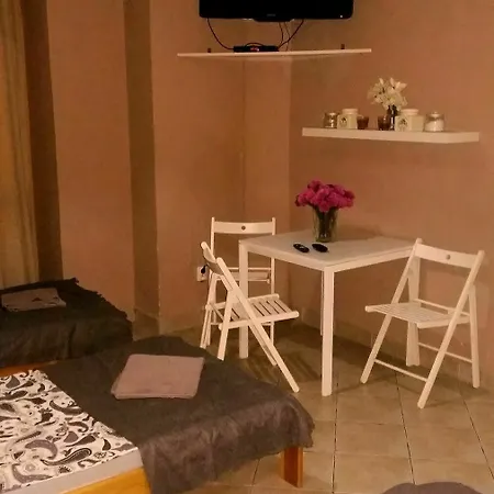 Heynow Rooms, And In Center