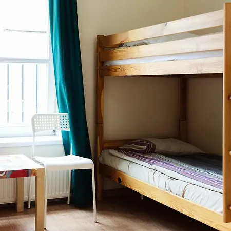 Heynow Rooms, And In Center Albergue *