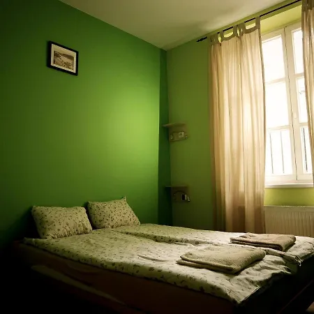 Heynow Rooms, And In Center Albergue *