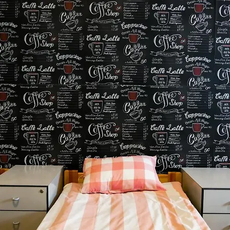 Heynow Rooms, And In Center Albergue *