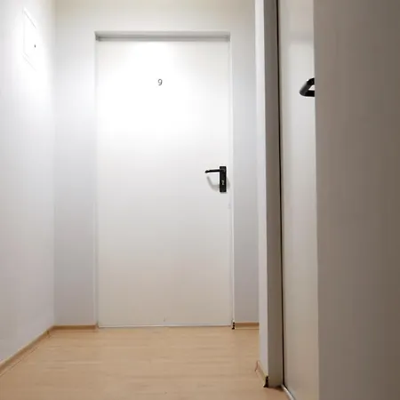 Heynow Rooms, And In Center Albergue *