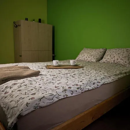 Heynow Rooms, And In Center